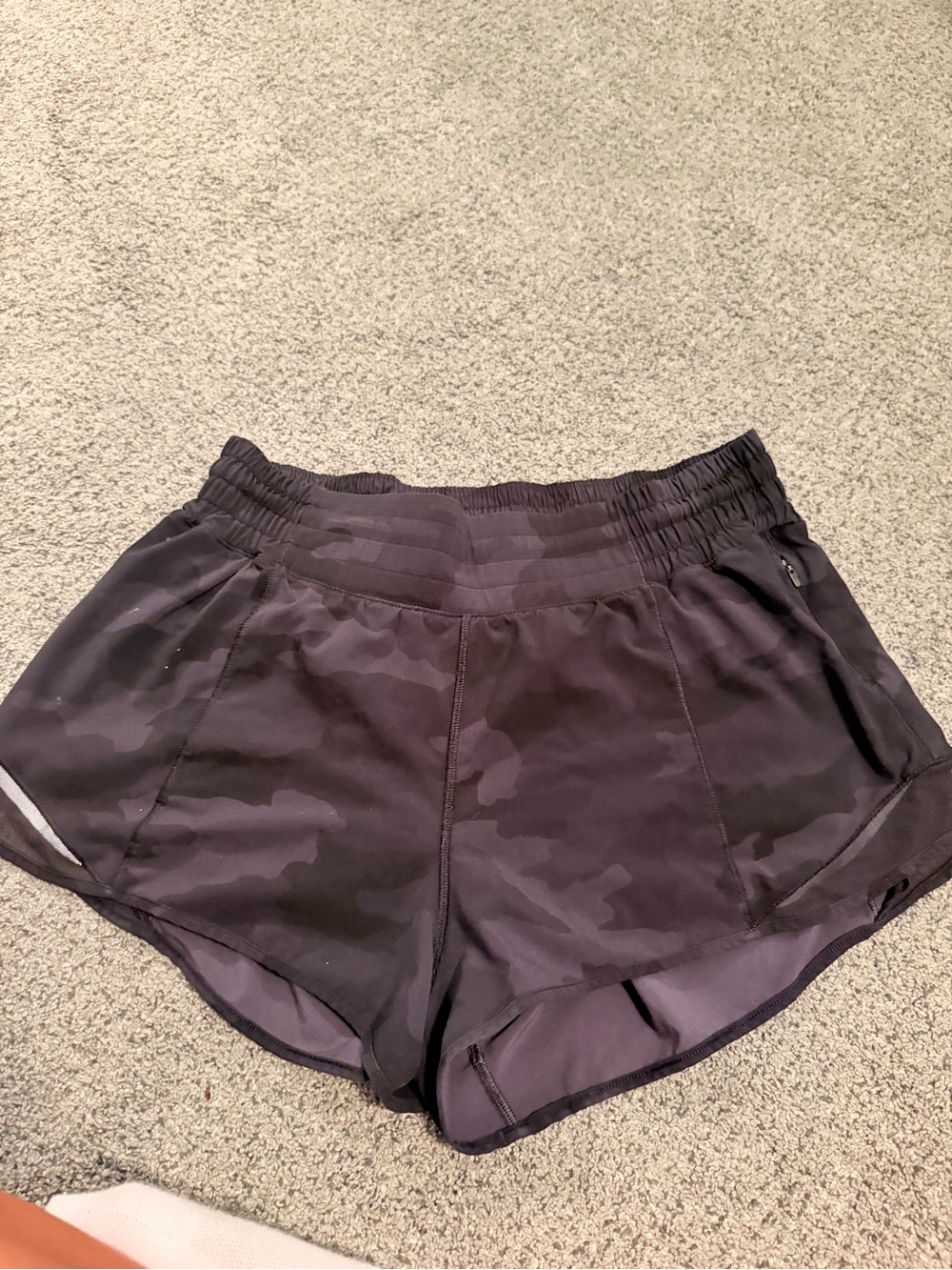 Lululemon High Rise 2.5 Camo Hotty Hot Shorts